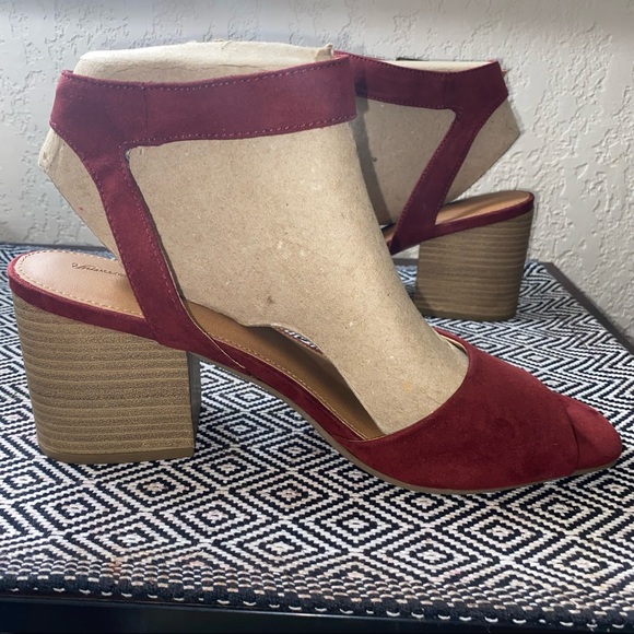 These Merlot colored heels are as fine as wine! - Picture 2 of 9